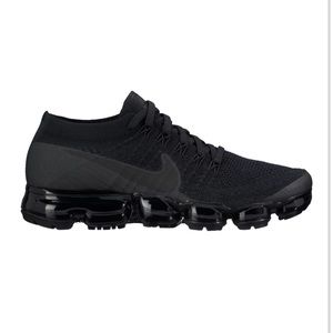 Nike Air VaporMax Flyknit 2 Triple Black Women’s Size 6.5 849557-011 Pre-owned